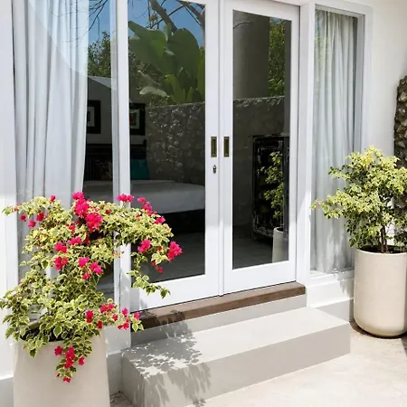 Chanteak Bali - White House 1