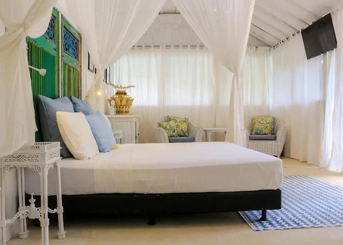Chanteak Bali - White House 1 *