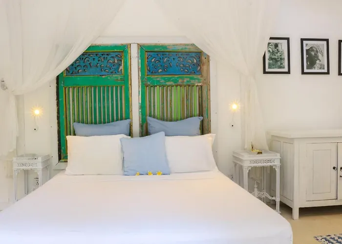 Chanteak Bali - White House 1 *