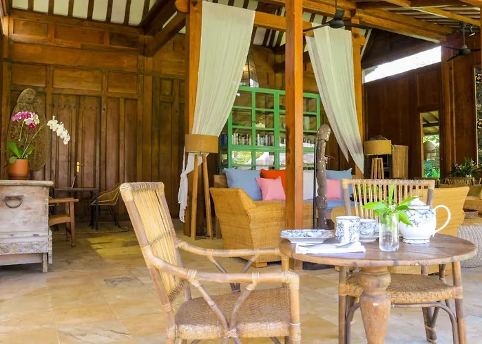Chanteak Bali - White House 1 *